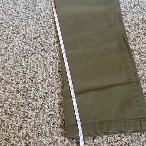 Loft Olive Green Capri’s - Picture 5 of 6